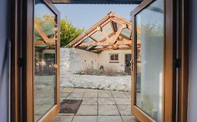 Cosy Welsh Cottage In St Davids Centre With Garden